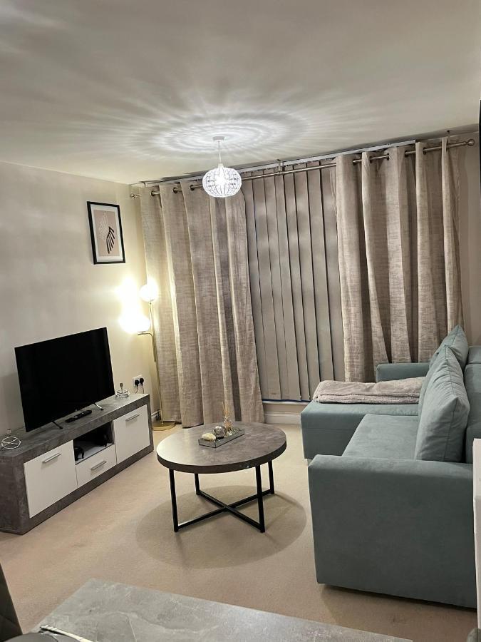 Stylish Luxe Apartment Гарлоу Екстер'єр фото